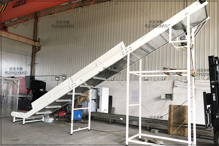 鏈板輸送機